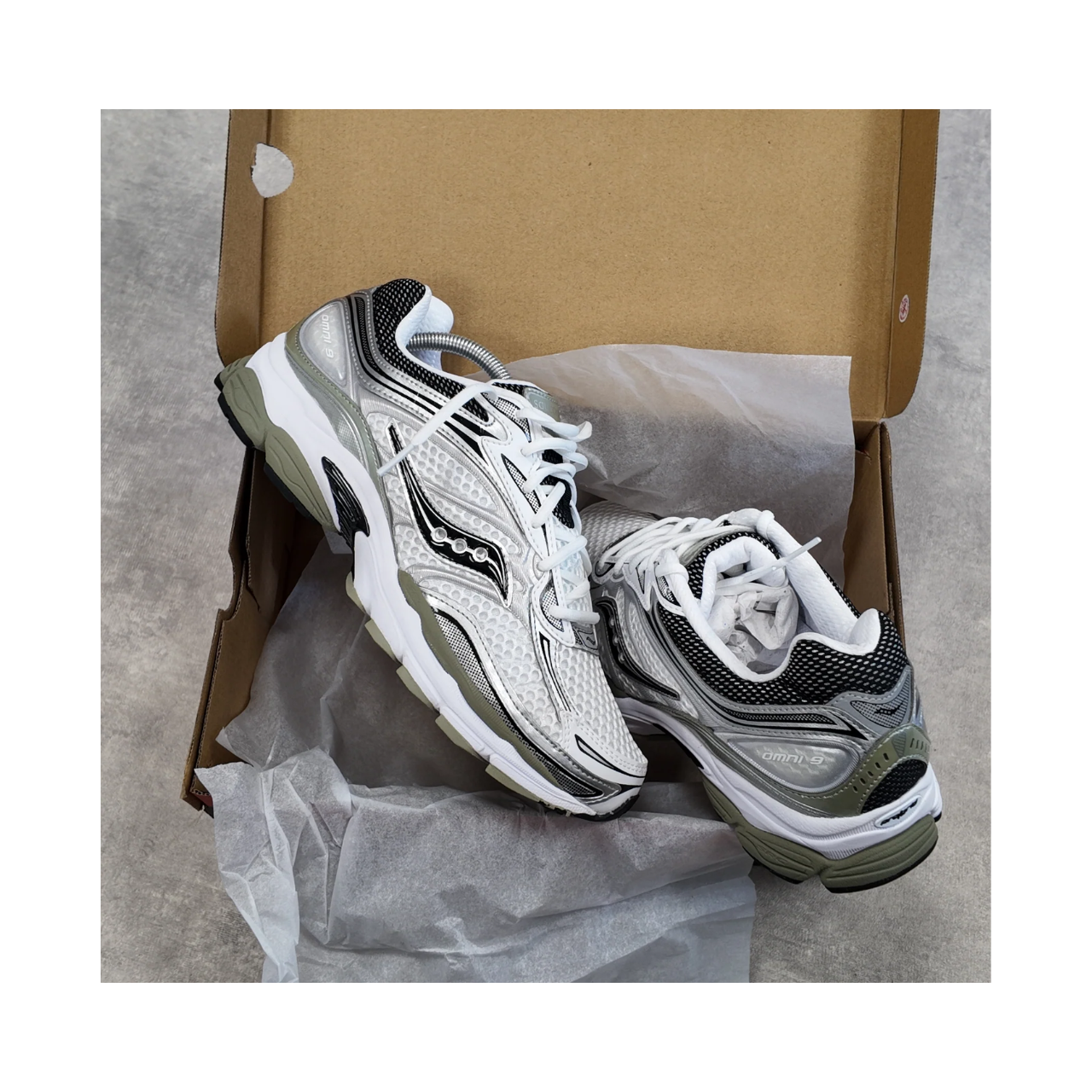 Saucony Progrid Omni 9 White Sage